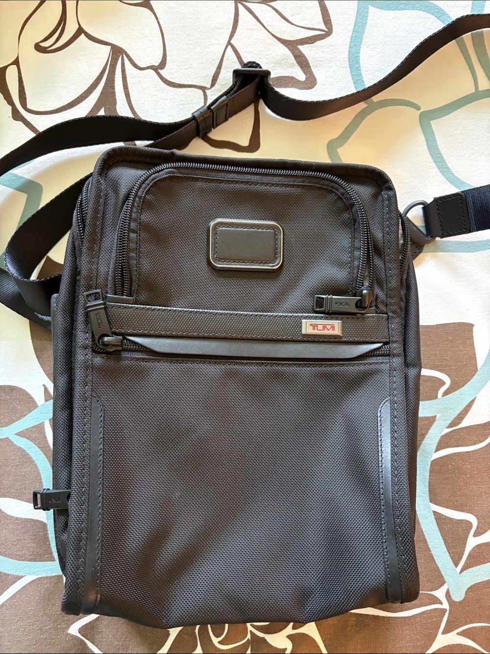 Tumi Black Compact Crossbody Messenger Bag for Men or Women